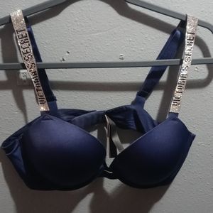 NWOT Victoria secret light push up bra never worn